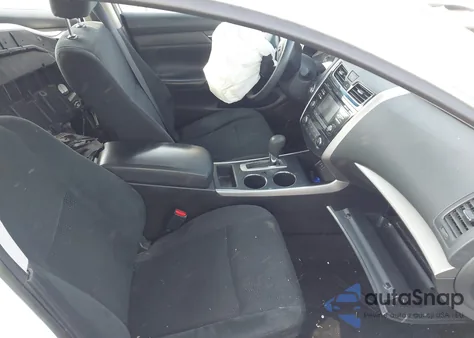 2015 Nissan Altima 2.5/2.5 S/2.5 Sl/2.5 Sv z USA, uszkodzony, nr VIN 1N4AL3AP9FC440062